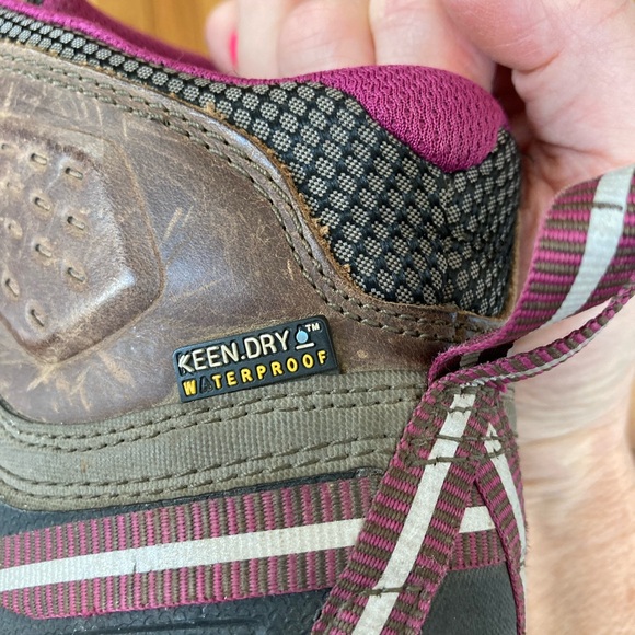 Keen leather hiking boots with Pink fabric accents great Ankle Support - Picture 6 of 13